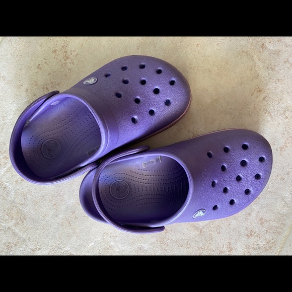 girls crocs size 2